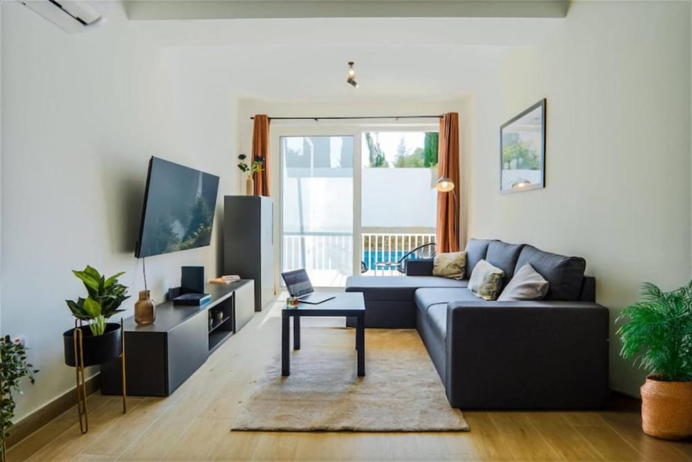 Ground Floor Maisonette With Communal Pool In Qala