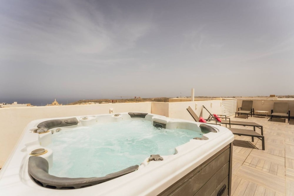 Luxury Penthouse Jacuzzi Bbq Terrace Pool Table