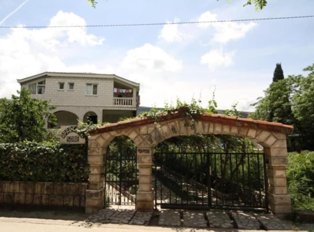 Hotel Apartments Roza