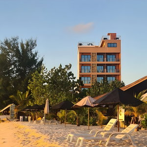 Hotel Aimi Beach, Gulhi Island, Maldives cazare Dhigu Island