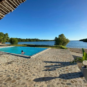 Hotel Emeraude Lodge cazare Hell-Ville