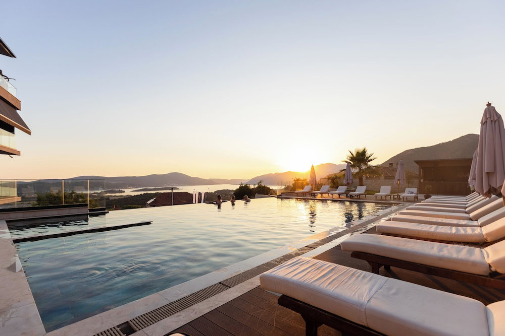 Hotel Royal Blue Resort & Residence