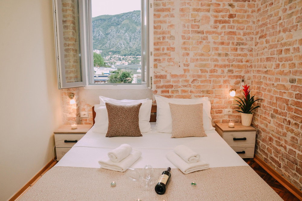 Step To Kotor Bay Guesthouse