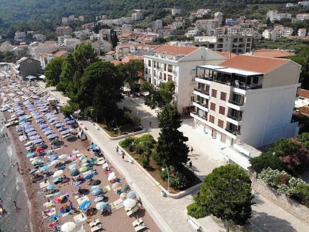 Hotel Seafront Apartments Petrovac