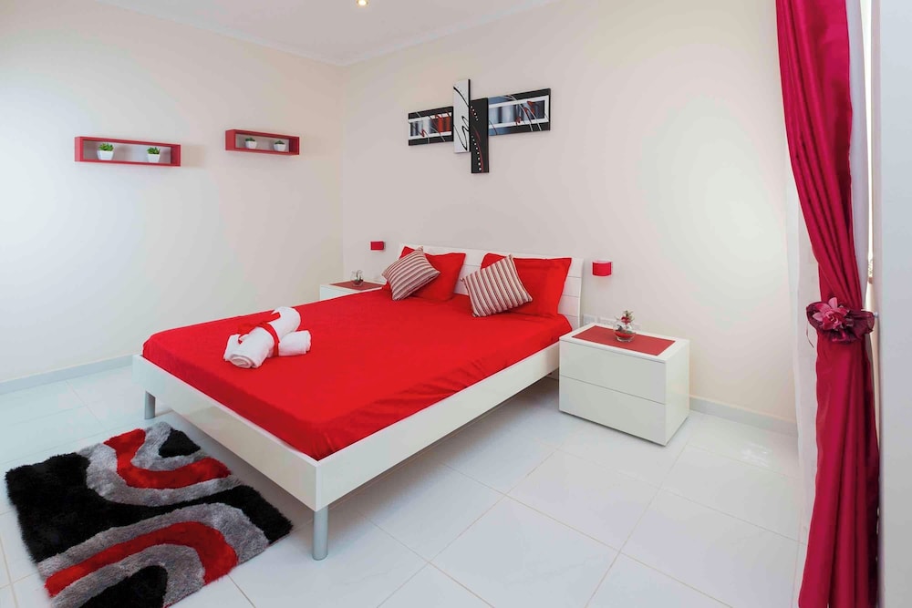 Sea View 2 Bed Apartment Close To Beach Hpi6768