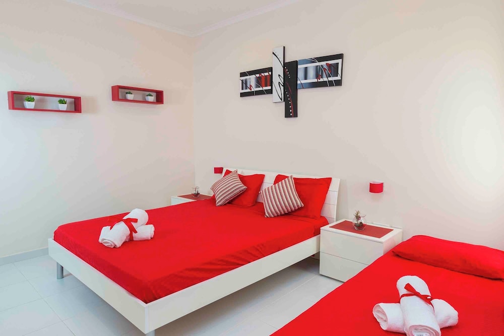 Sea View 2 Bed Apartment Close To Beach Hpi6768