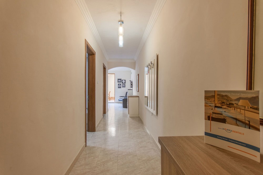 Hotel Pool And Sea, Charming Merill Apart 5