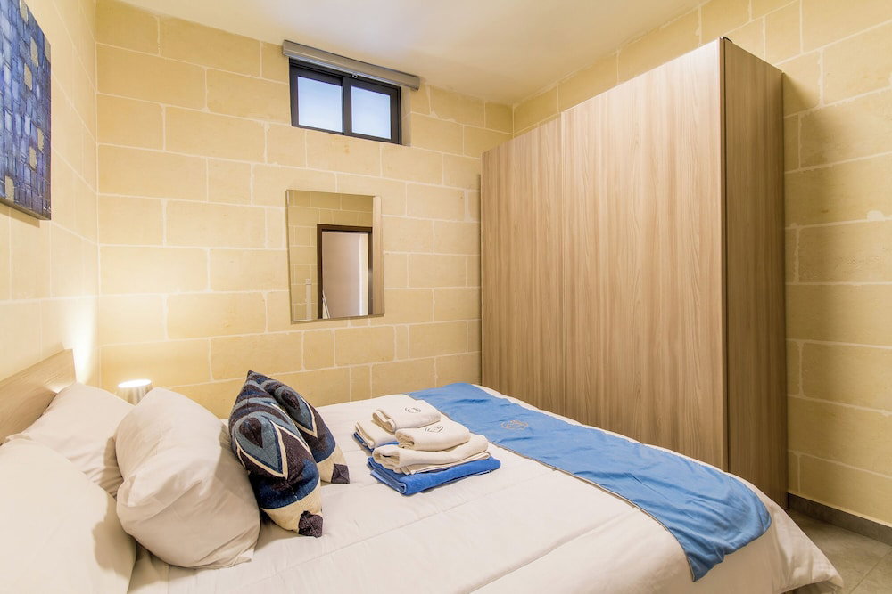 Ta'siku Gozitan Villa + Pool & Hot Tub