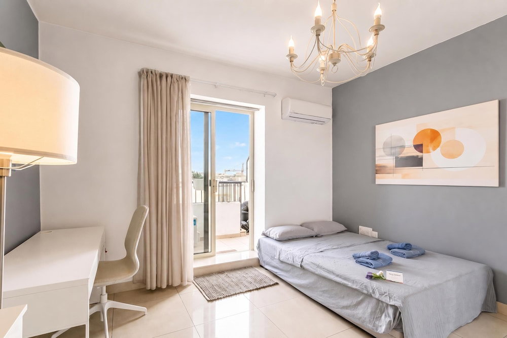 Modern And Comfortable Apart Savoy Garden