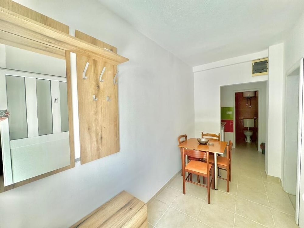 Hotel For-A Apartmani