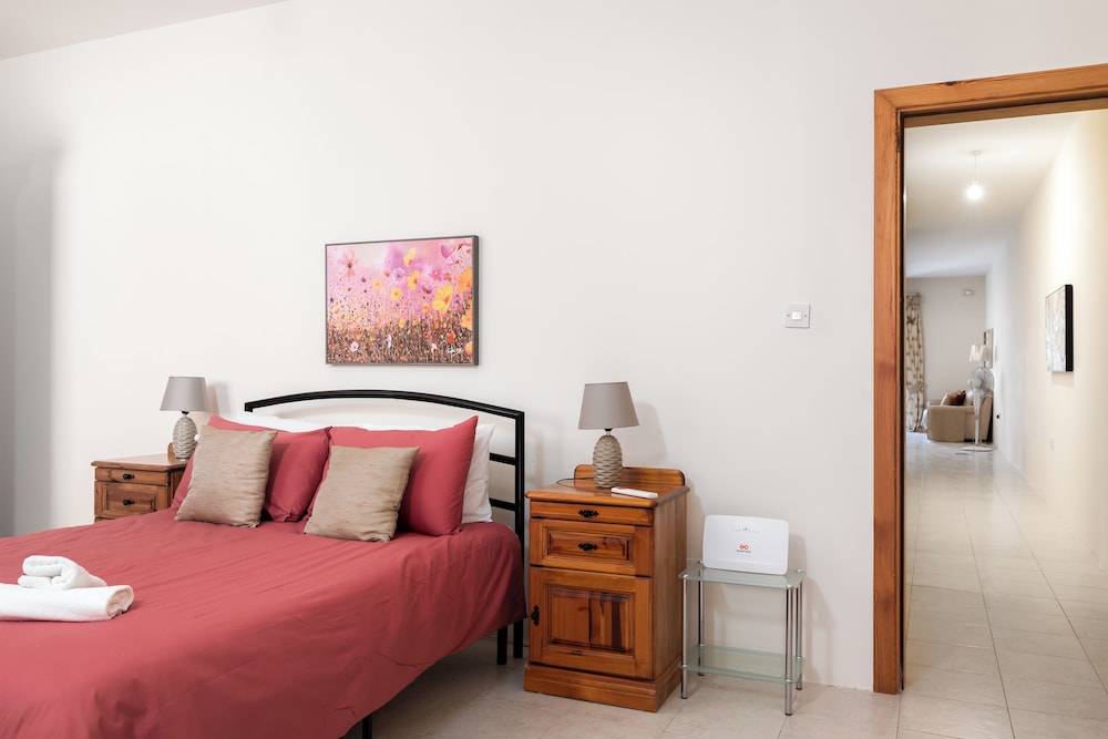 Spacious & Cosy Apt - Msida Uni Heights