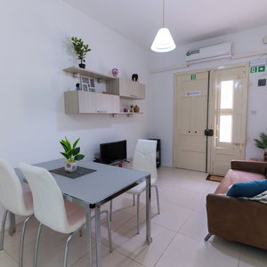 Hotel Seaside Cosy Maisonette- 2 Mins From Sea cazare Marsaskala
