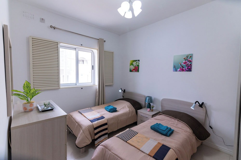 Seaside Cosy Maisonette- 2 Mins From Sea