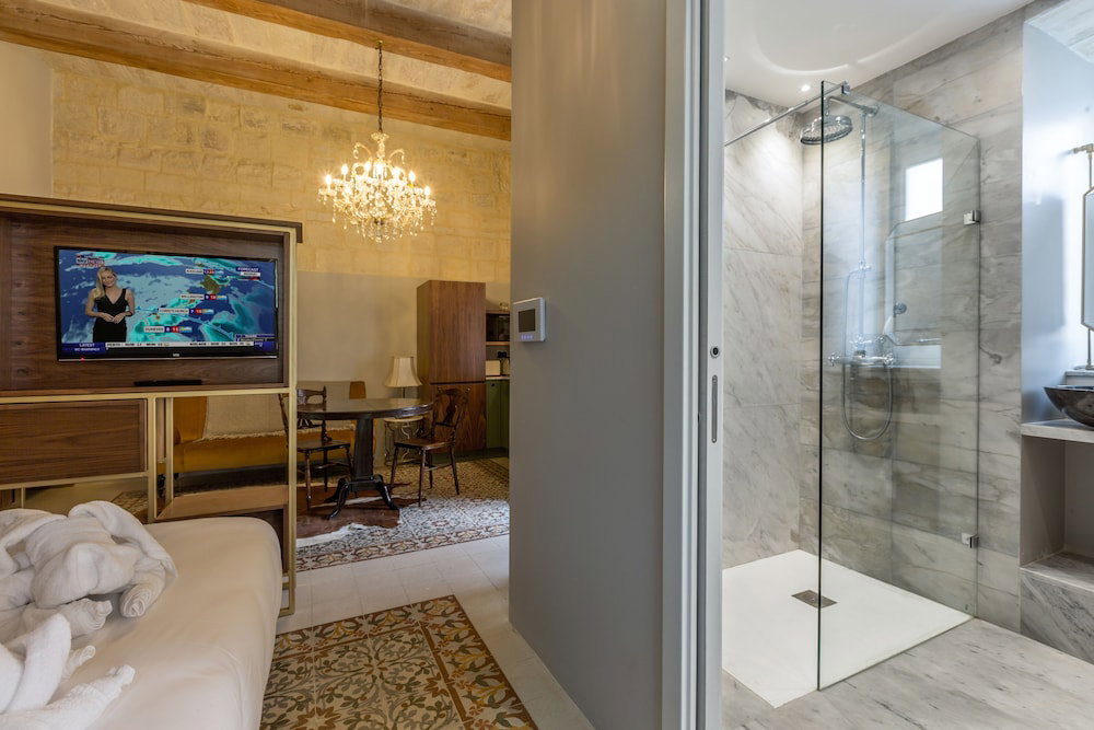 Sally Port Suites