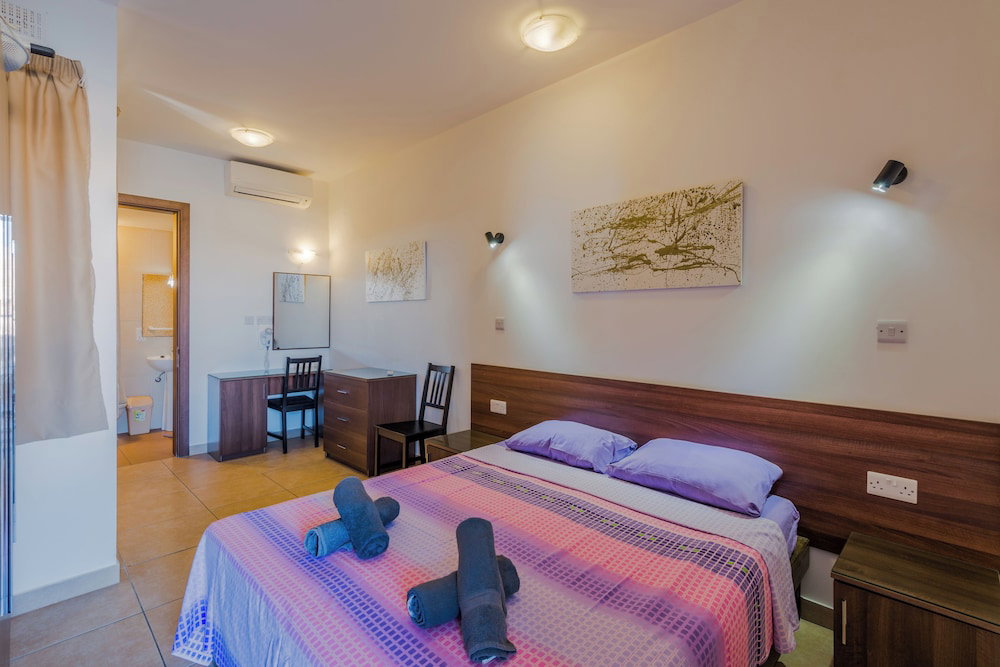 Blue Harbour – Seafront Self-Catering Holiday Penthouse – St Paul’s Bay