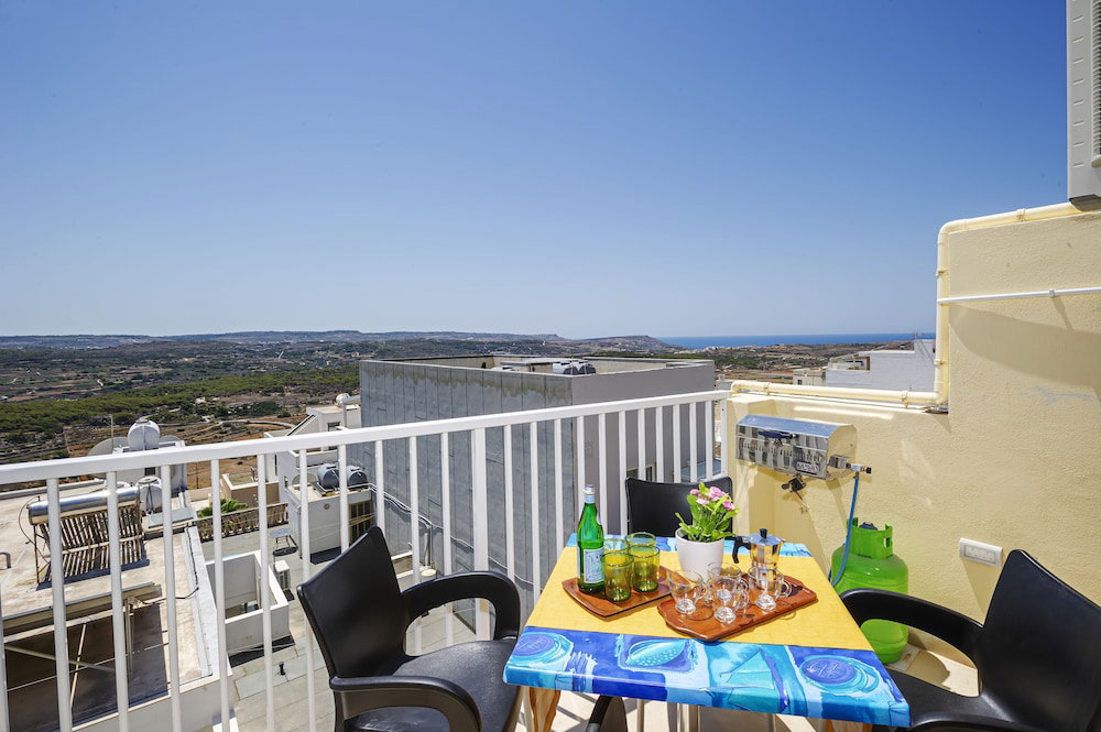 Hotel Summer Breeze Superior Apartment With Terrace By Getaways Malta