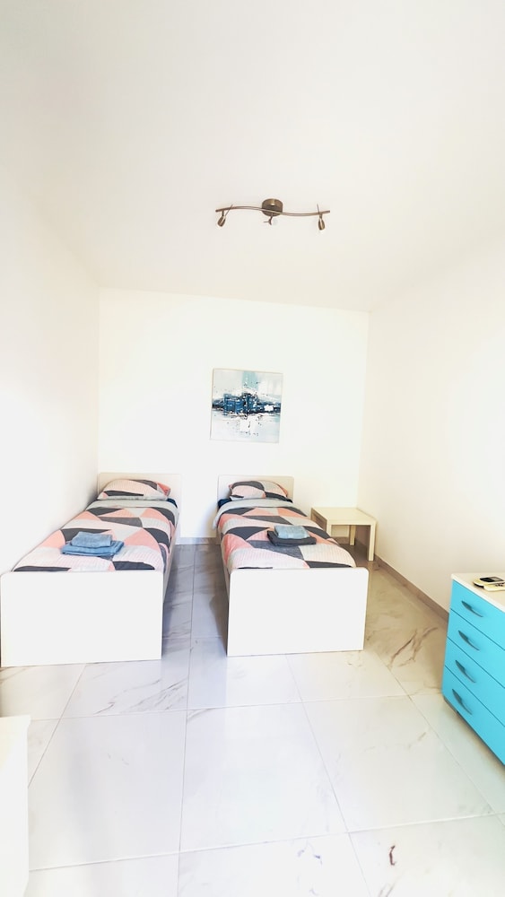 8 Delphi Court