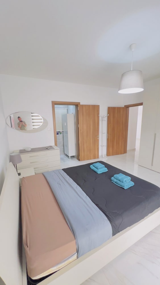8 Delphi Court