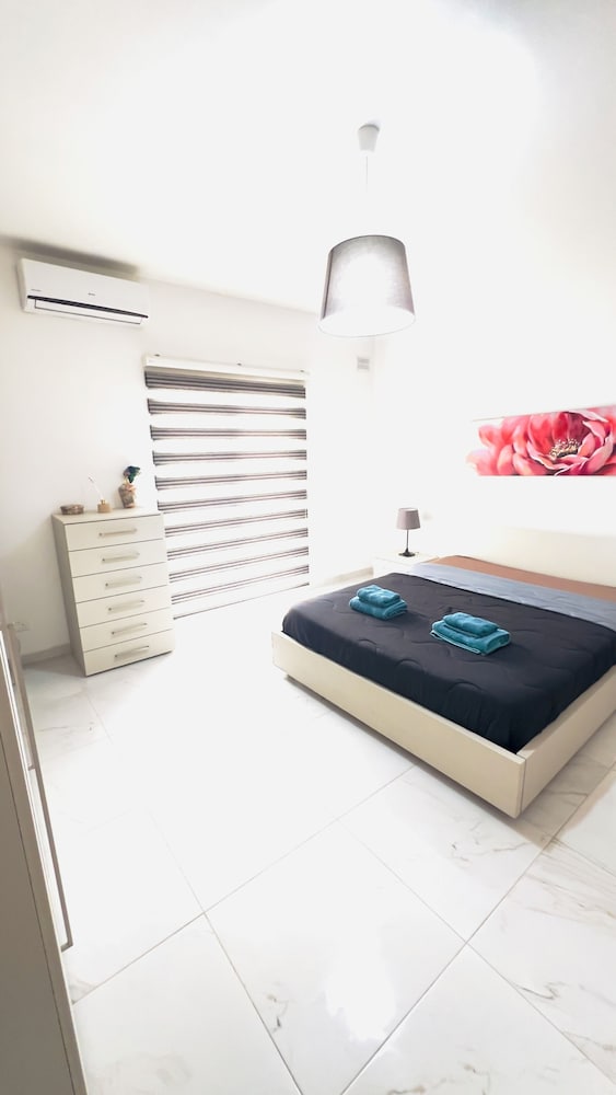 8 Delphi Court
