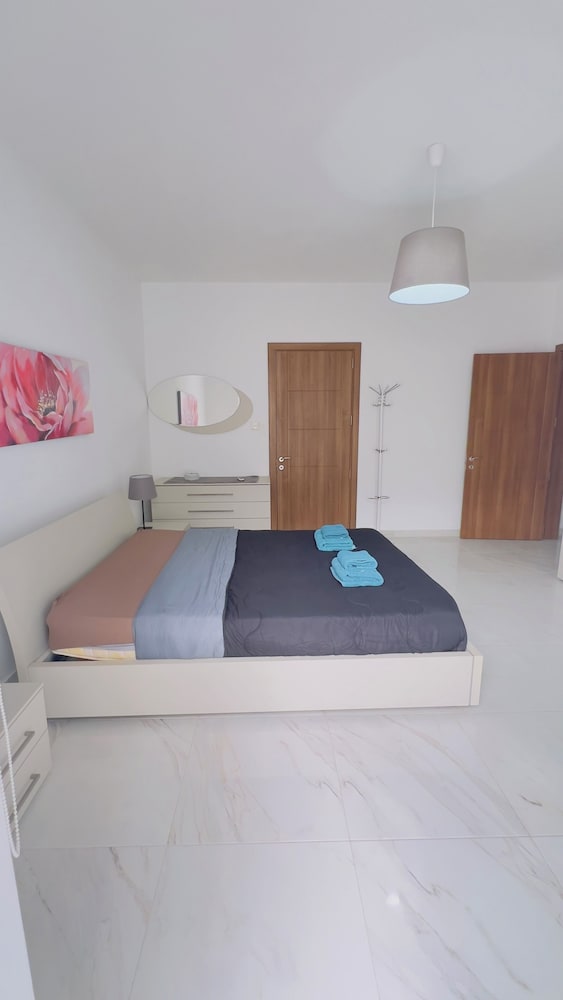 8 Delphi Court