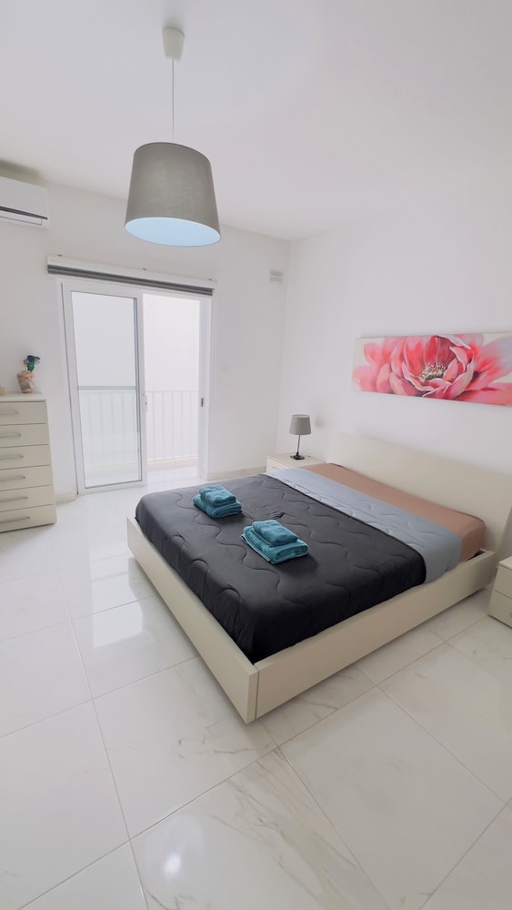 8 Delphi Court