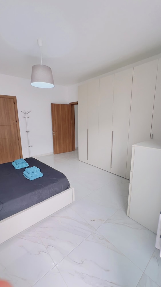 8 Delphi Court