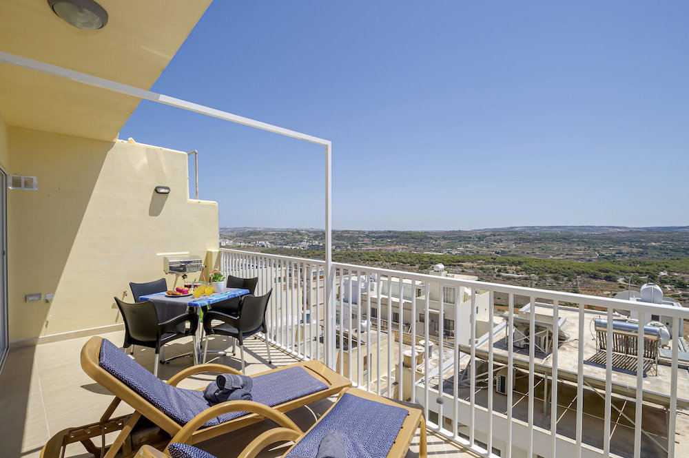 Hotel Summer Breeze With Panoramic Terrace By Getaways Malta