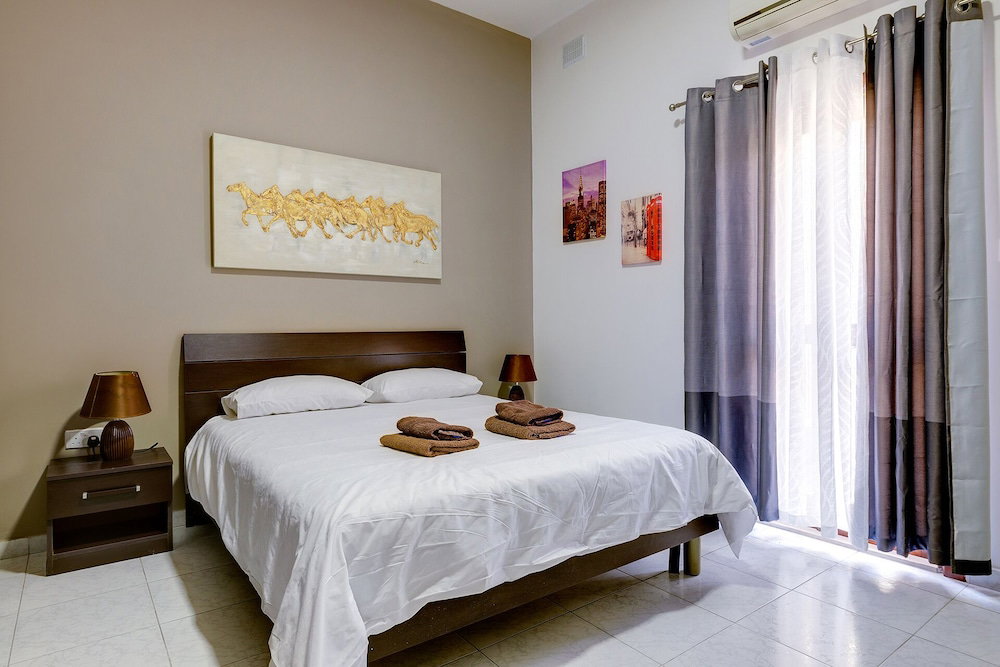 Cosy Apartment Steps From The Promenade