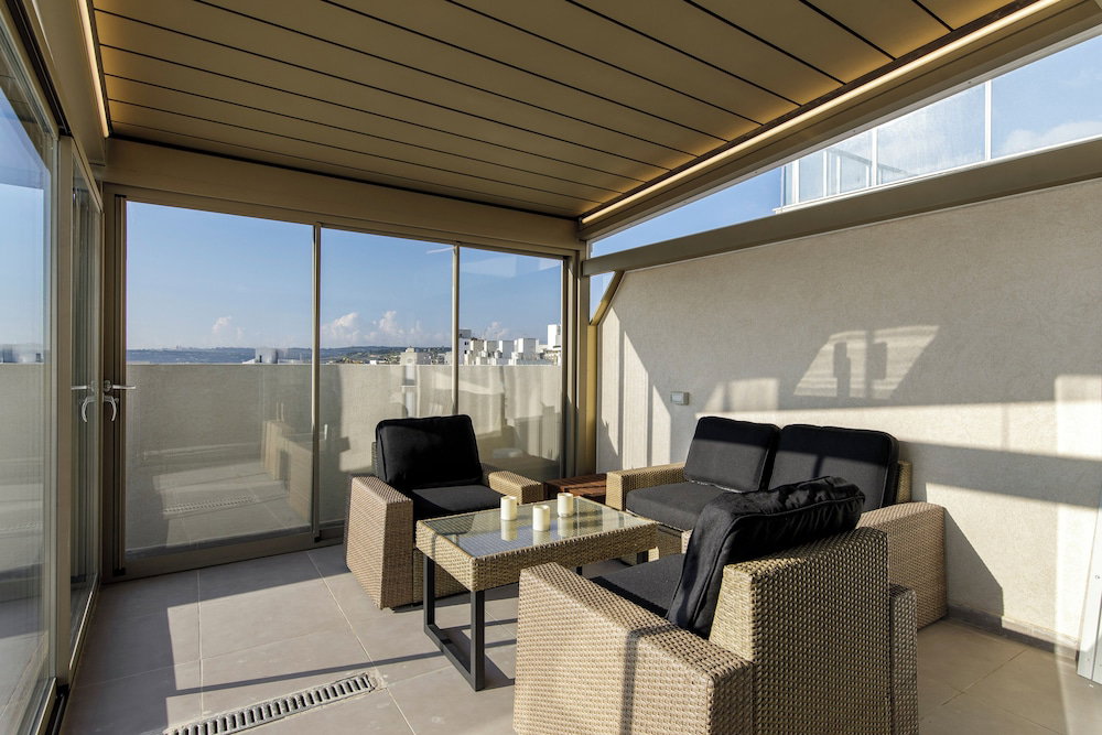 Hotel Modern Penthouse With Terrace & Sea View