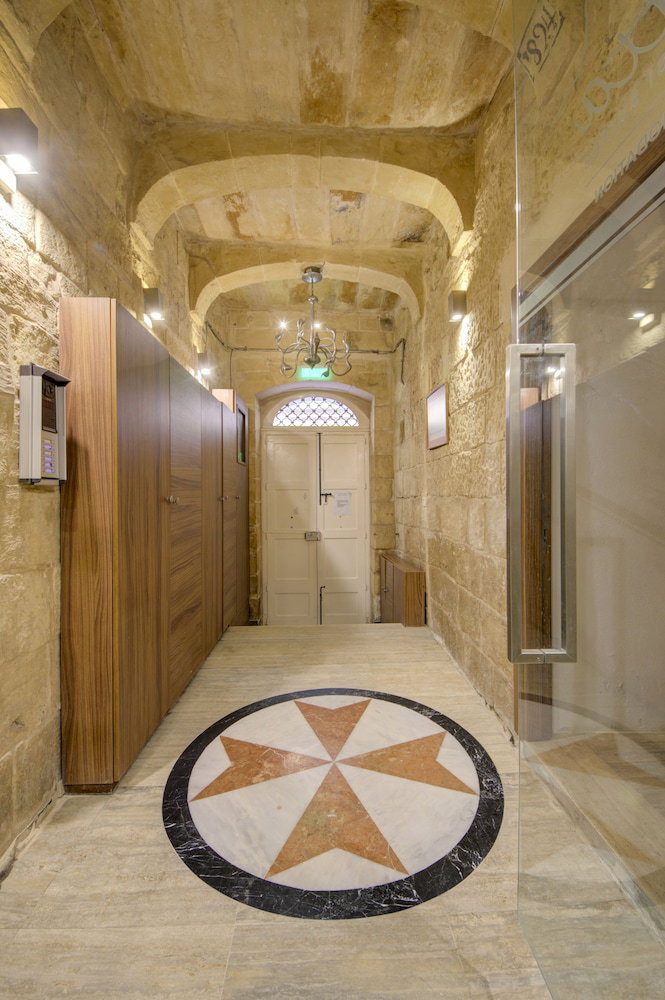 Hotel Tritoni Harbour Suites