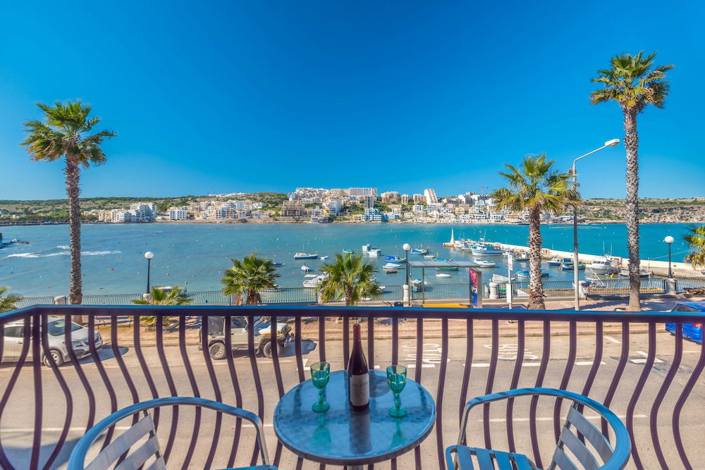 Hotel Harbour Lights Apartments By Getaways Malta