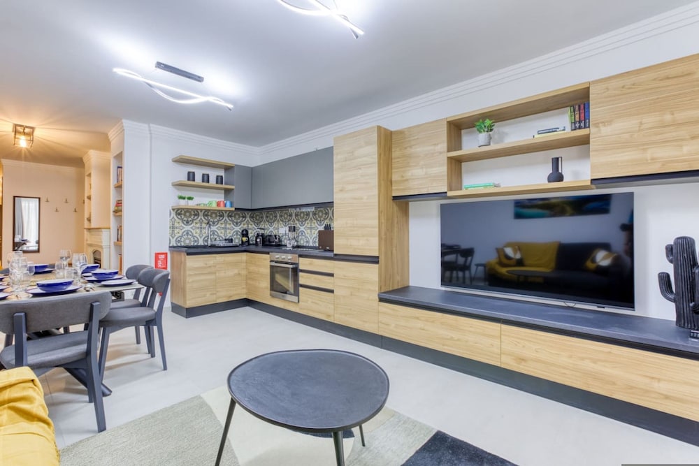 Designer Apartment Near Seafront Balcony Patio