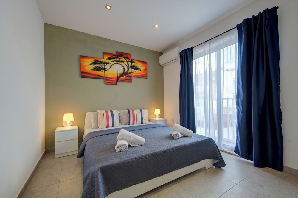 Stunning Penthouse Apartment With Private Terrace
