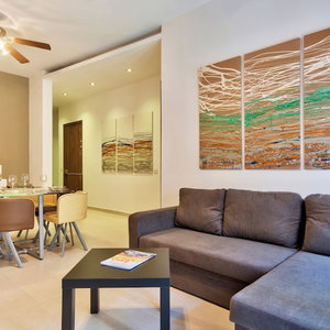 Hotel Central Flat With Traditional Maltese Balcony cazare Gzira