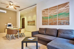 Hotel Central Flat With Traditional Maltese Balcony cazare Gzira