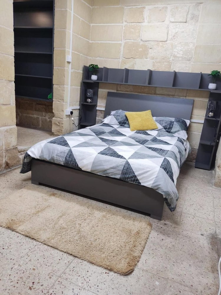 Apartment In Valletta By Ruwts