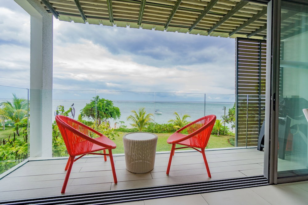 Villasun Seafront Apartment At Cap Ouest