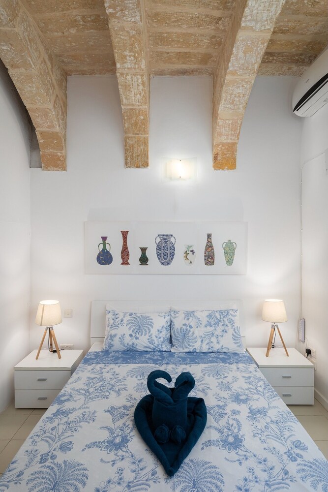 Traditional Apt With Internal Courtyard