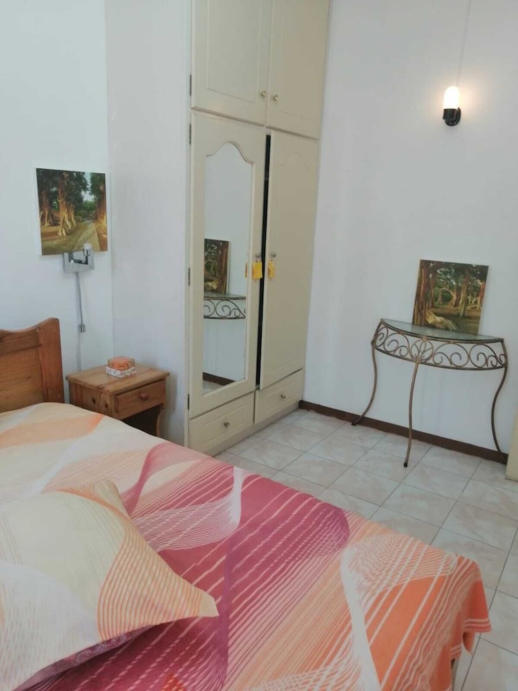 Room-Roommate For Rent In Flic En Flac
