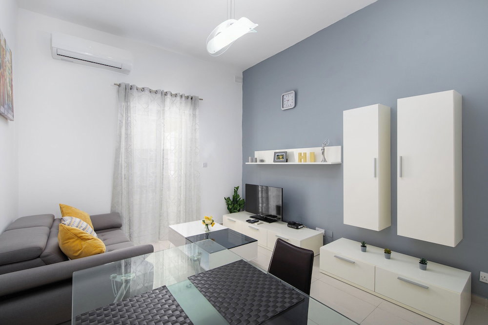 Hotel Modern 2 Br Apartment With Ac - Near Sea