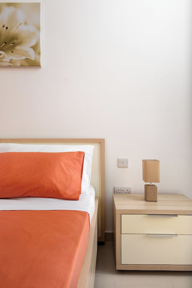 Modern 2 Br Apartment With Ac - Near Sea