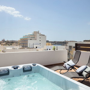 Hotel Sunlit Penthouse - 2 Terraces & Hot Tub cazare Gzira