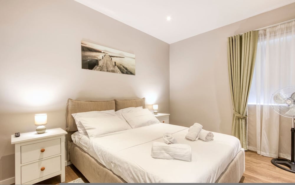 Central Msida Apartment Workspace Wi-Fi A C