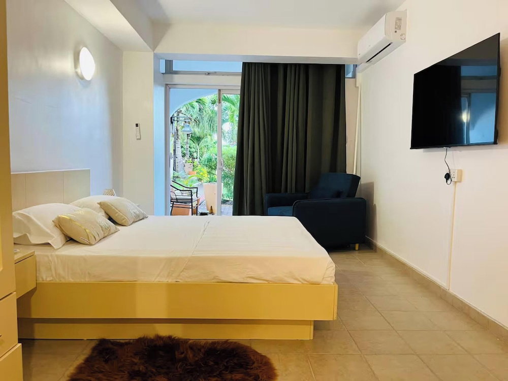 West Coast Hideaway-Apt 2