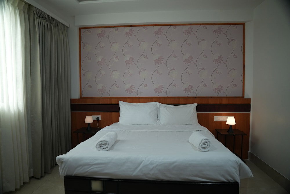 Hotel The R One