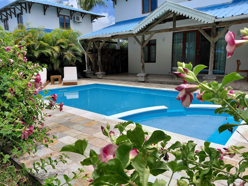 Hotel Orchid Villas By Sea Resorts