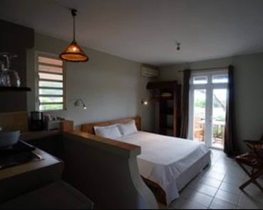 Hotel Ocean View Guesthouse In Tamarin, Pool, Sunset