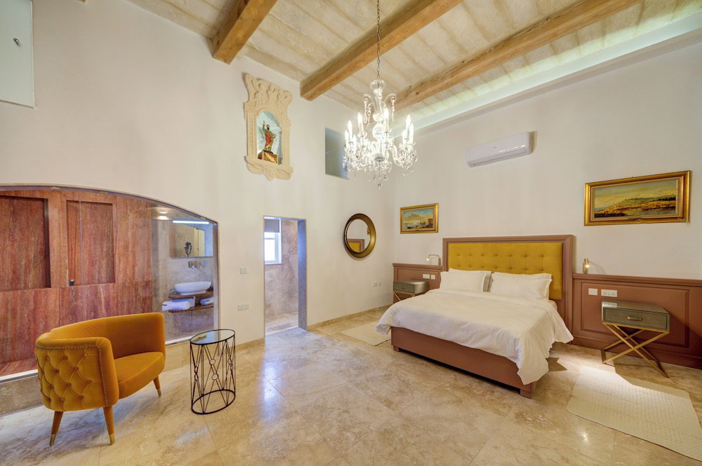 Hotel Room-Ta' Karmenu - An 800 Year Old Moder