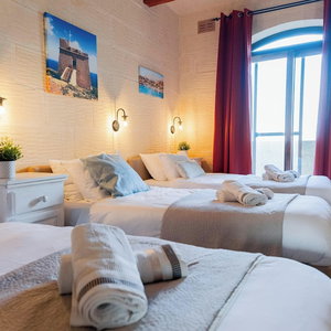 Sejur Villa Savona Sleeps 7 With Private Pool vacanta Xaghra