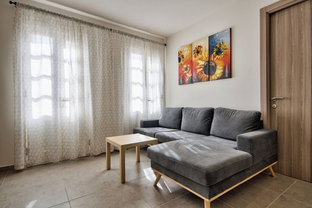 Hotel Amazing Airy Apartment Surrounded By All Amenities